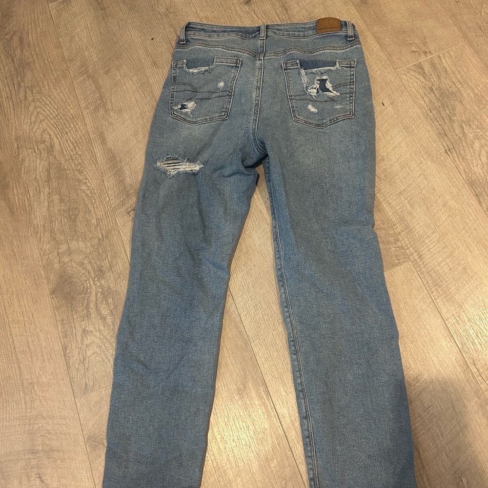 American Eagle Outfitters Light Blue Distressed mom Jeans